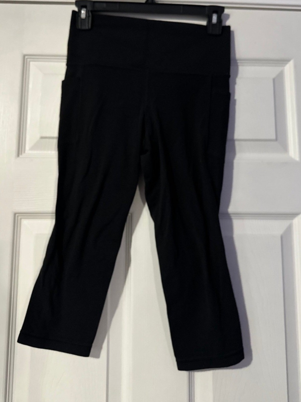 Athleta Salutation Stash Pocket II Capris in women's size small Petite.